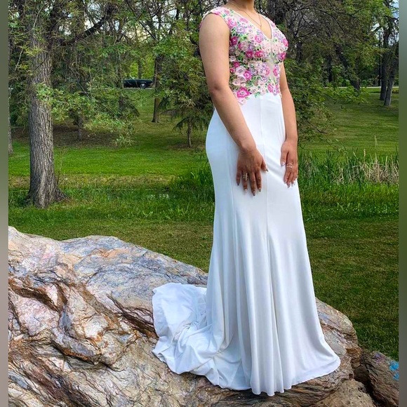 Originally bought it for $690. 
- Condition just like NEW
- Size small/medium - Picture 3 of 3